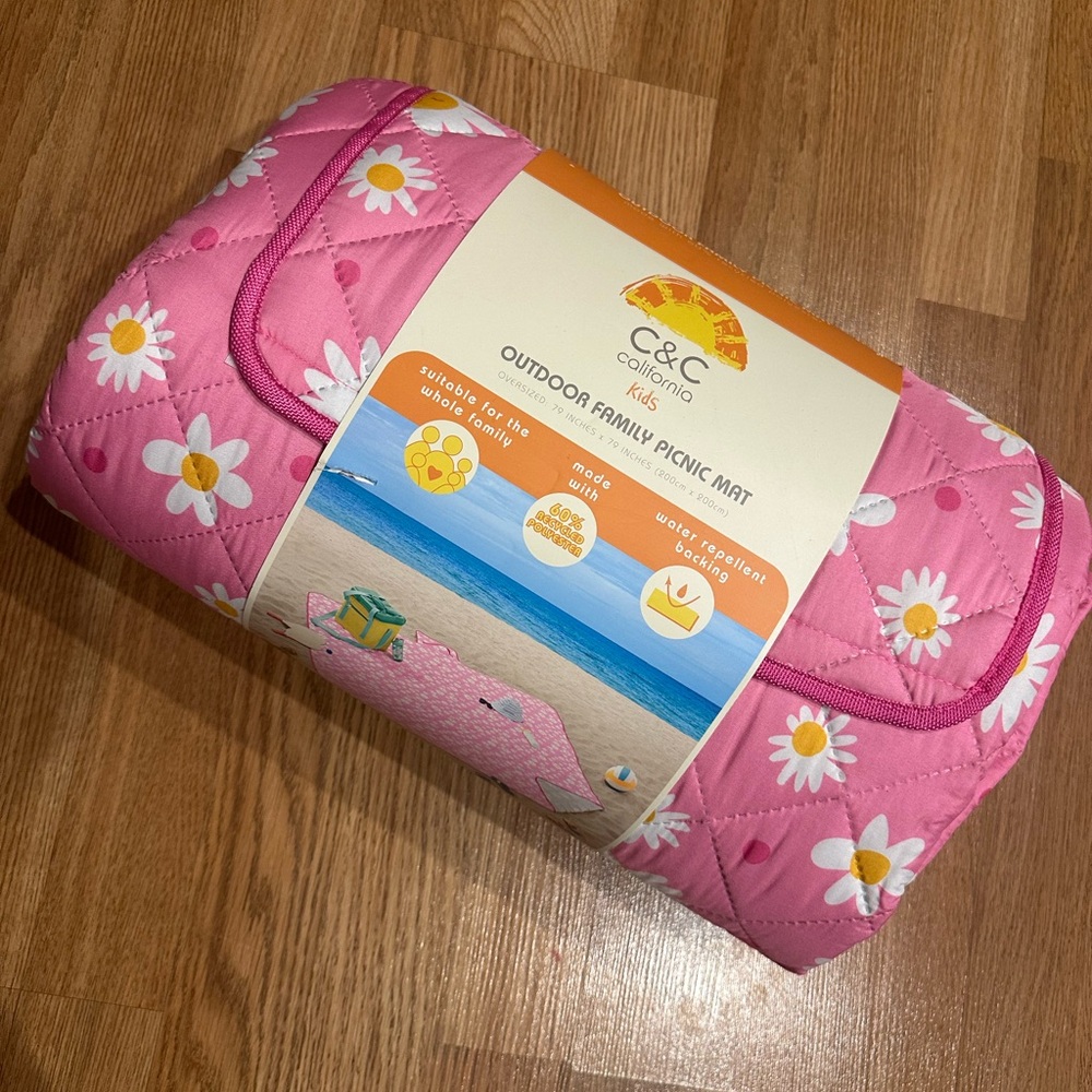 C&C California family Pink Floral Picnic Mat